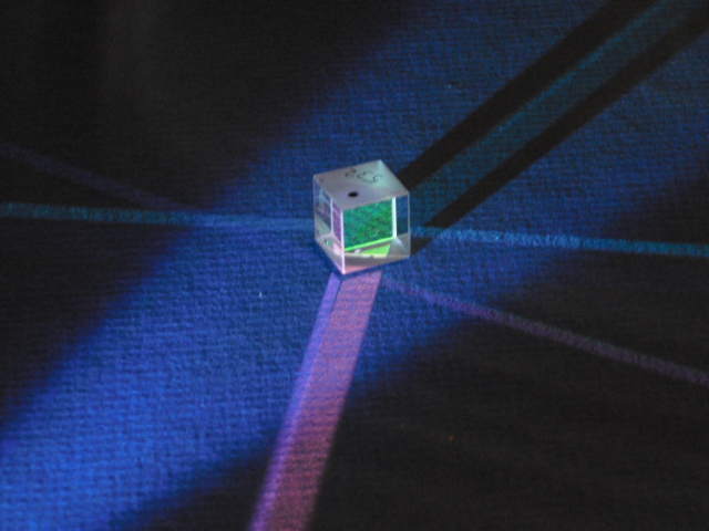 532 polarising cube